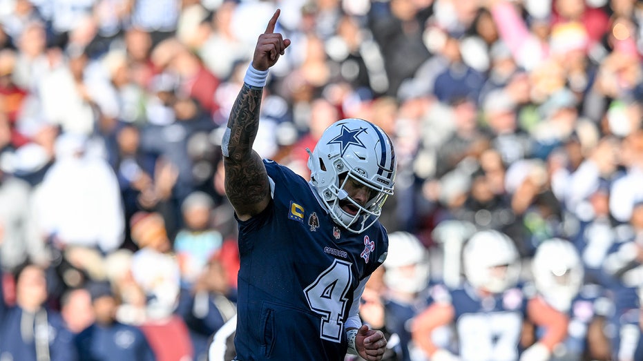 Cowboys hang on behind Dak Prescott as Commanders' rally falls short on Christmas Day