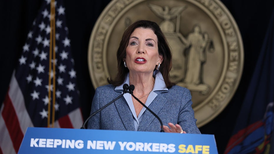 Dem lawmakers cry foul as Hochul guts AI safety bill amid Big Tech pressure