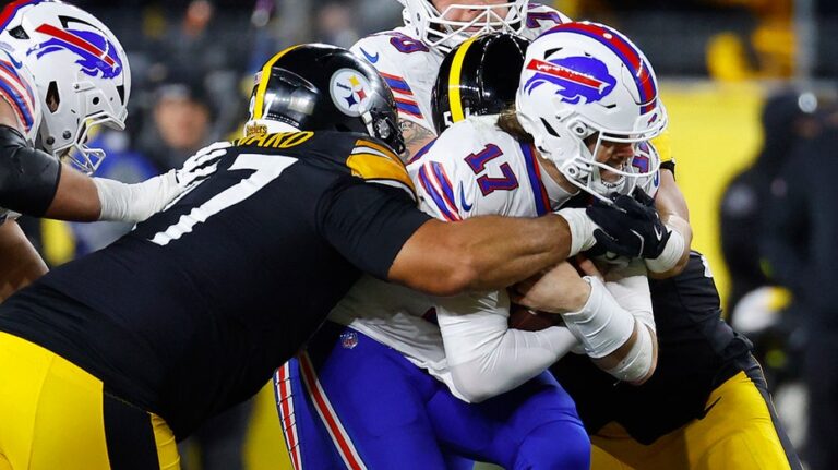 Steelers star accuses Josh Allen of kneeing him in the stomach