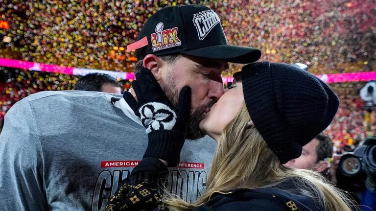 Taylor Swift shows up to support Travis Kelce for possible final home game