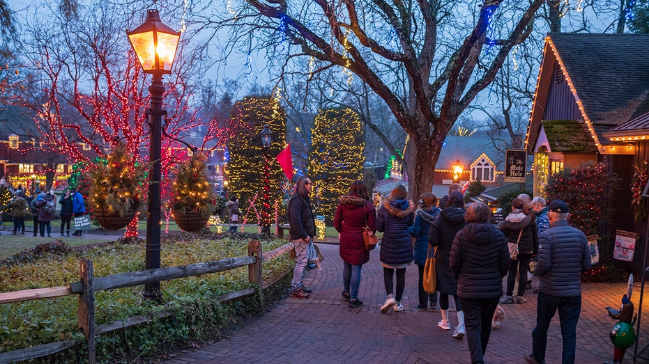 Holiday dreams fall short: 5 of America’s 'most complained-about' Christmas attractions