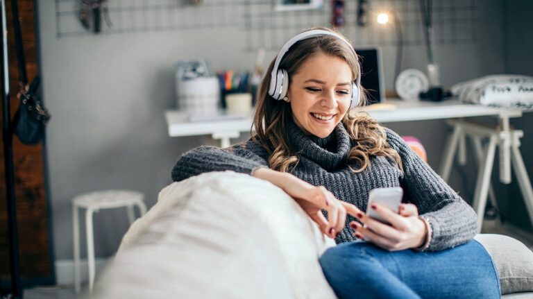 Chrome rolls out AI podcast feature on Android