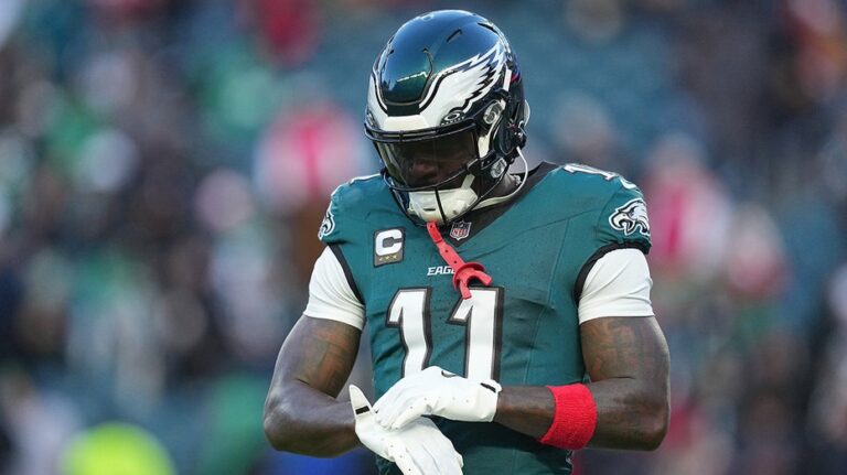 Eagles' Nick Sirianni, AJ Brown scream at each other on sideline during Wild Card Round vs 49ers