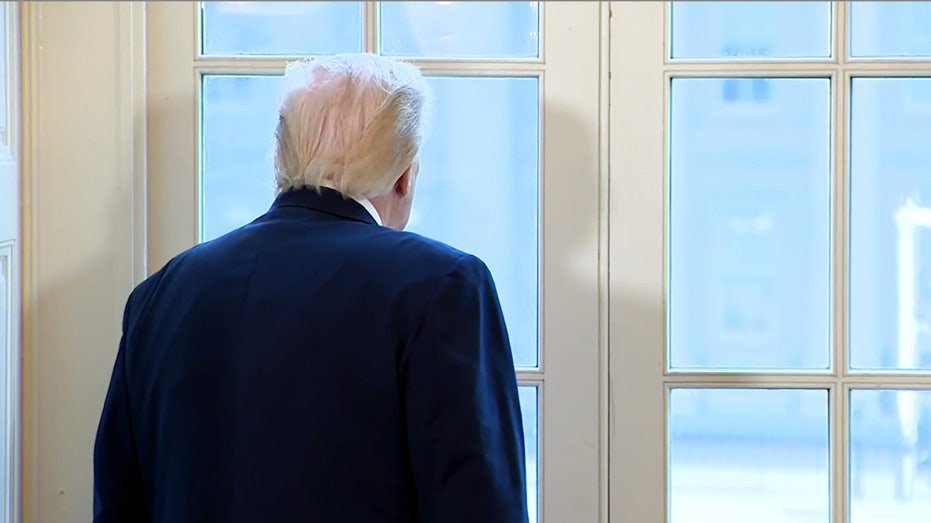 Trump pauses oil exec summit to peek at White House ballroom's progress