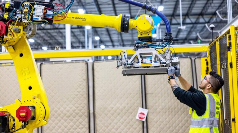 Amazon shelves Blue Jay warehouse robot