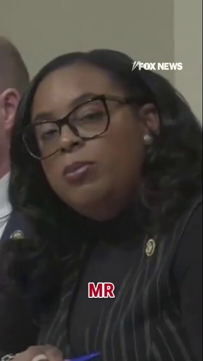 Dem's SHOCKING question to ICE boss stops hearing