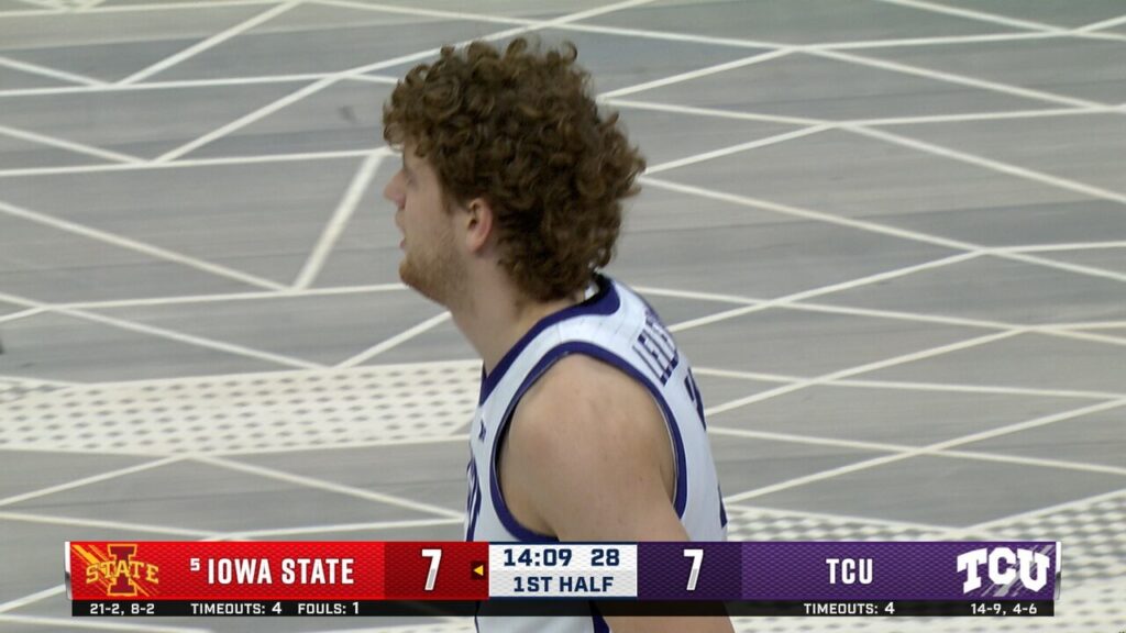 TCU' Brock Harding Finds Lelevicius for a Knockdown Three vs Iowa State