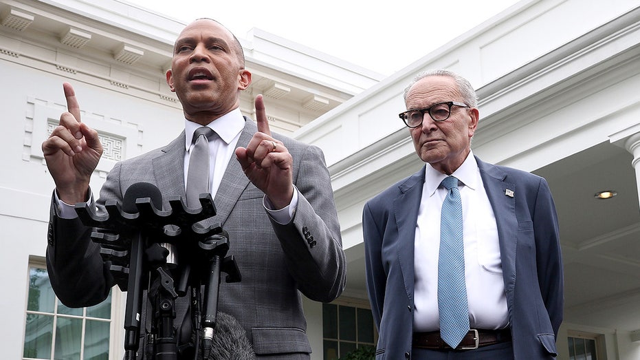 Schumer, Jeffries trash Trump's DHS proposal as 'incomplete and insufficient'