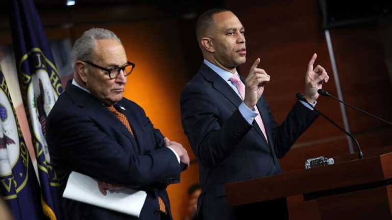 Democrats salivate at GOP's near zero-vote margin as shutdown looms over ICE reform gridlock