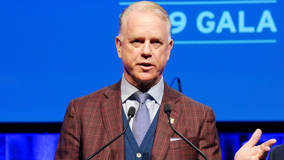 Ex-NFL star encourages American Olympians to 'pipe down' and 'respect the flag'