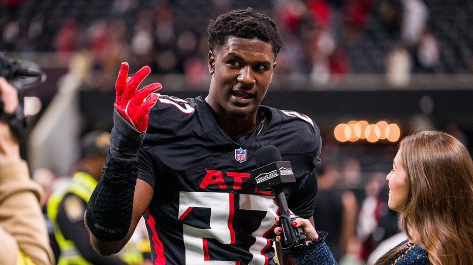 Falcons rookie faces multiple charges after leading officers on chase following domestic incident, police say