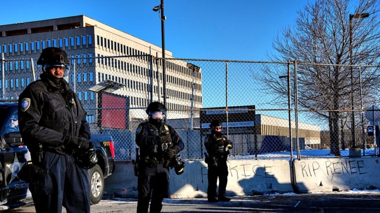 Federal judge temporarily lifts DHS restrictions on lawmaker visits to detention facilities