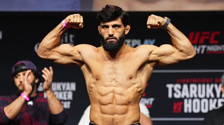 UFC star Arman Tsarukyan punches opponent in wild scene after Real American Freestyle wrestling match