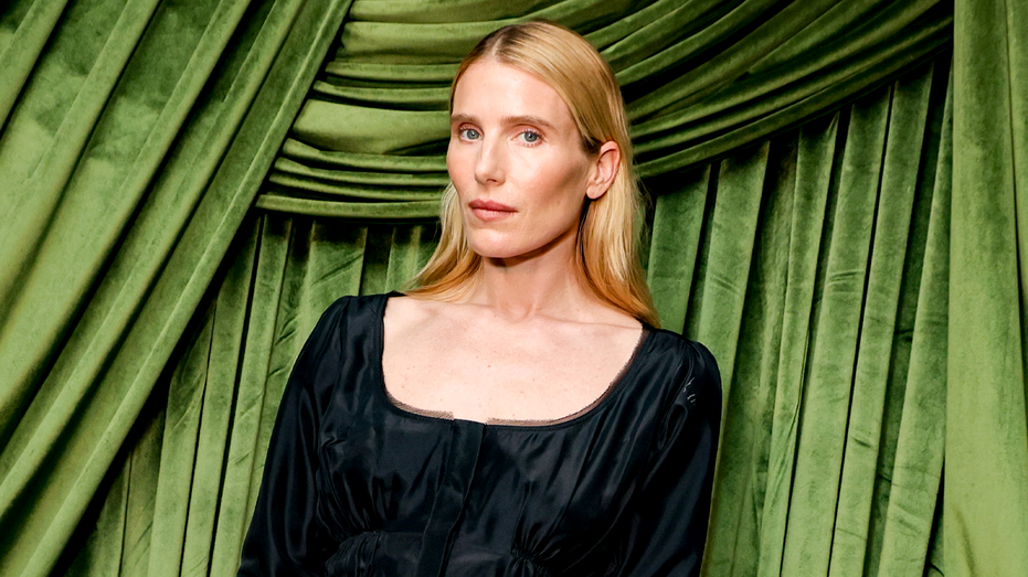 Actress responds to Daryl Hannah's scathing criticism of her portrayal in JFK Jr series, 'Love Story'