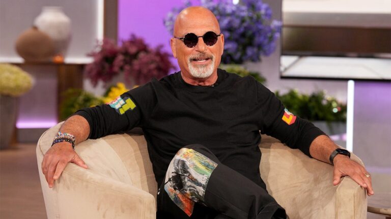 Howie Mandel says sorry to Kelly Ripa after awkward 'Live With Kelly and Mark' moment