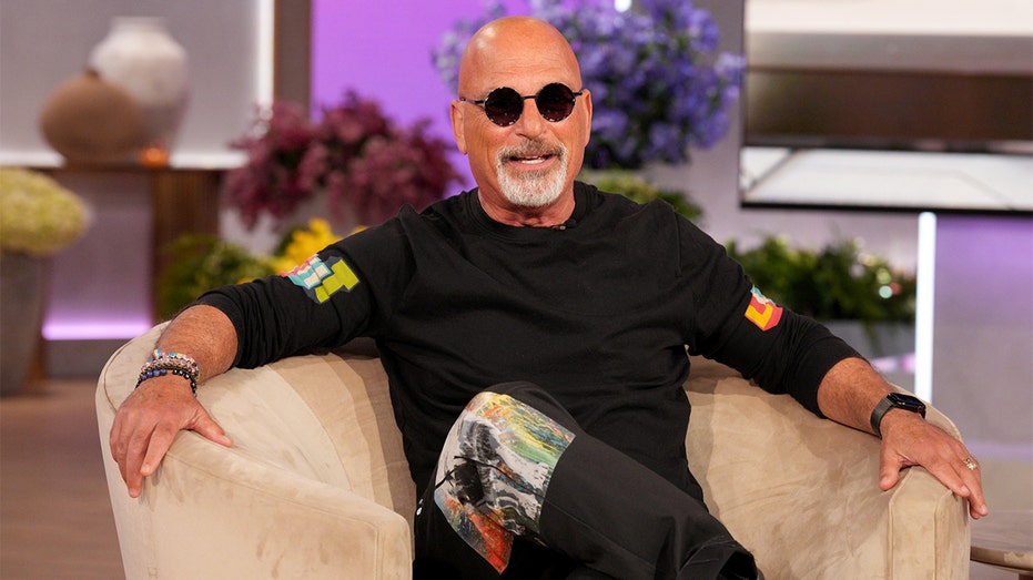Howie Mandel says sorry to Kelly Ripa after awkward 'Live With Kelly and Mark' moment