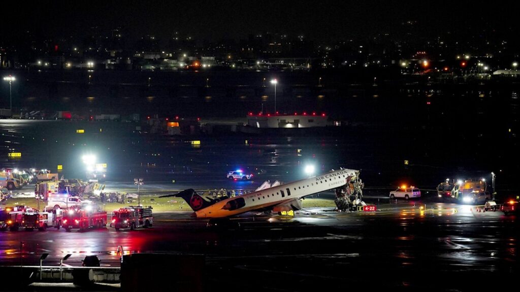 LISTEN: Audio reveals moments before fatal plane collision at LaGuardia, 'stop, stop'