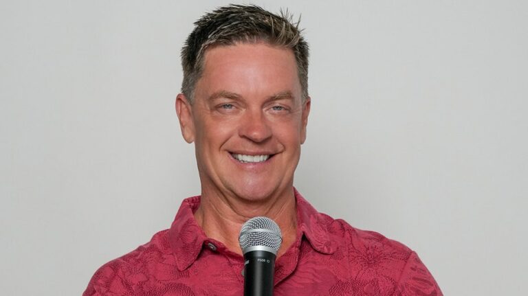 Actor and former 'SNL' star slams major airline for his seat downgrade: ‘I paid for first class’