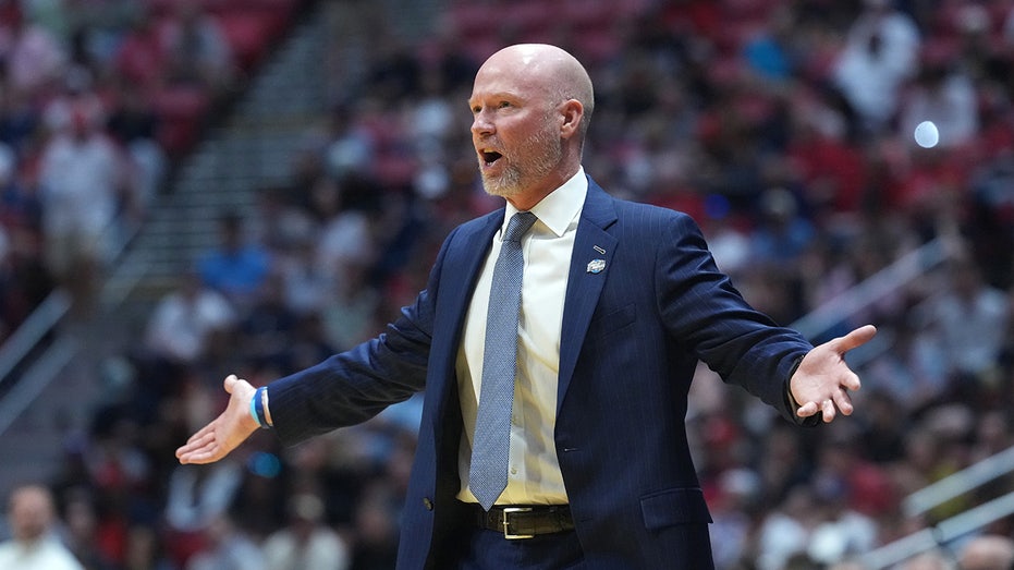 Villanova coach turns heads after 'joke' that he would 'fire my staff' during March Madness loss