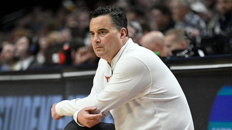 Texas coach gives fiery, expletive-laden halftime speech before Longhorns' upset over Gonzaga