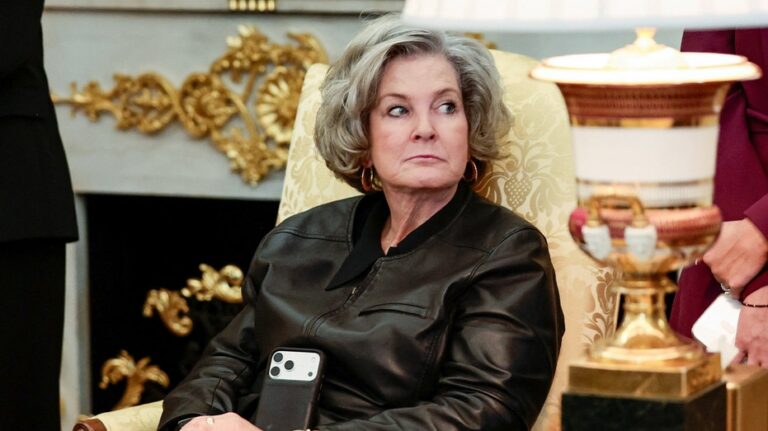 WH chief of staff Susie Wiles diagnosed with early stage breast cancer, prognosis 'excellent,' Trump says