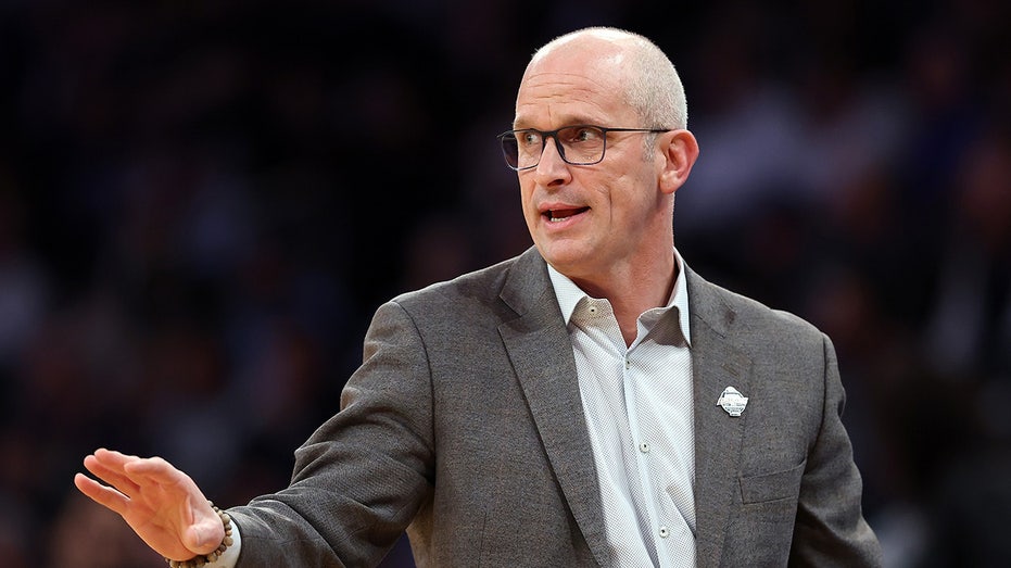 Dan Hurley credits 'Jersey boss lady' wife Andrea for keeping UConn out of trouble in wild finish vs Duke