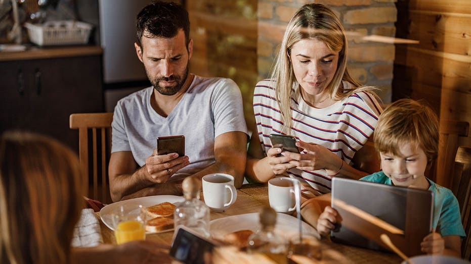 Cowboy chef says phones and screens at dinner are tearing American families apart
