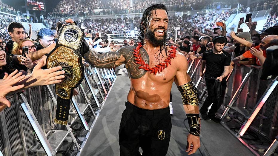 Roman Reigns domesticates Jacob Fatu to retain World Heavyweight Championship at WWE Clash in Italy