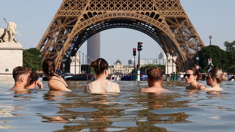 Famous landmarks slash visiting hours as deadly heat wave threatens tourists